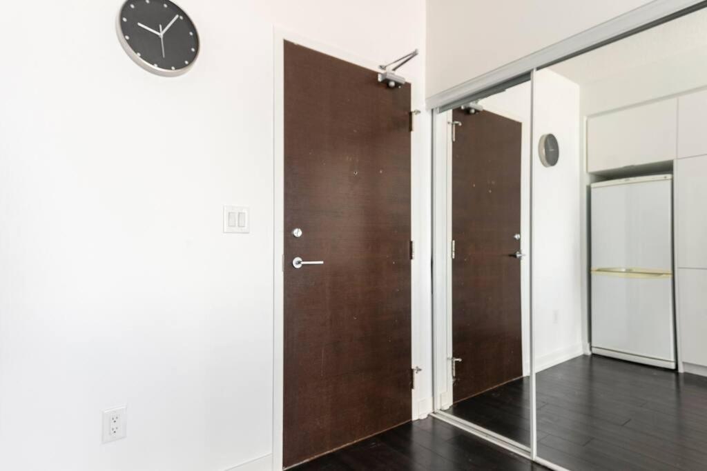 Luxury Downtown Lakeview & City View Condo Toronto Exterior foto