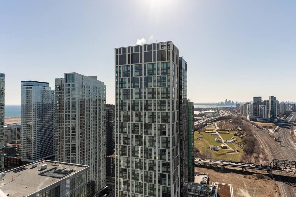 Luxury Downtown Lakeview & City View Condo Toronto Exterior foto